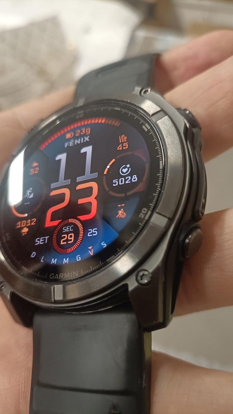 GARMIN Fenix 8 AMOLED Sapphire 51mm Carbon Grey DLC art 010-02905-21 USATO DA ESPOSIZIONE - immagine 4